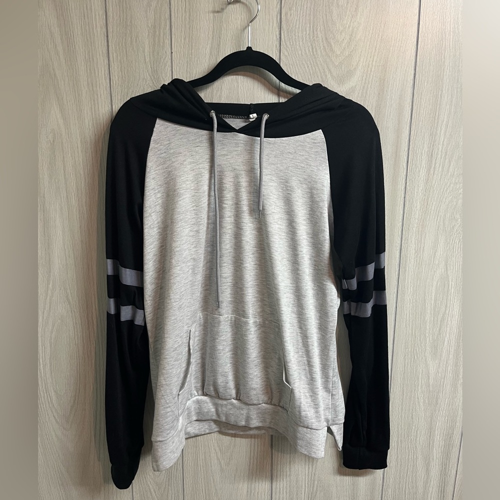 Hooded long sleeve shirt